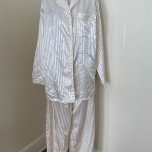 Large Pajamas Intimate Essential Pajamas White ...